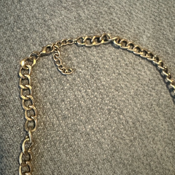 Beautiful gold drop necklace - Picture 4 of 4